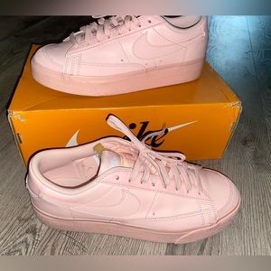 Nike women’s low Platform Blazer pink size 10.5